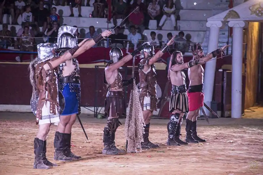 Gladiadores saludan